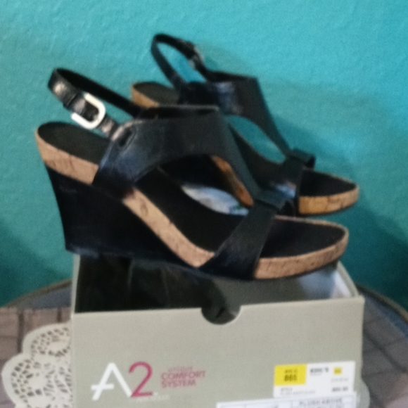 Women's shoes - Picture 1 of 3